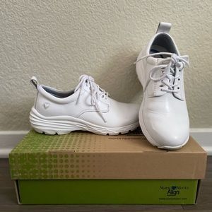 Nurse Mates Lace-Up Slip-Resistant Shoes Size 6